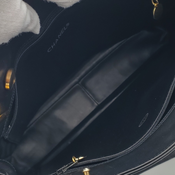 ๐ SOLD ๐ Chanel Quilted Matelasse Lambskin Tote Bag - Picture 14 of 17